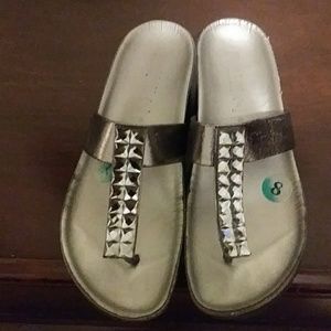 Women sliver sandals